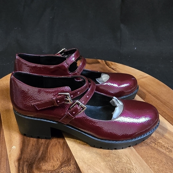 NWOT Urban Outfitters Dana Double Strap Treaded Burgundy Mary Jane Size 6. - Picture 1 of 8